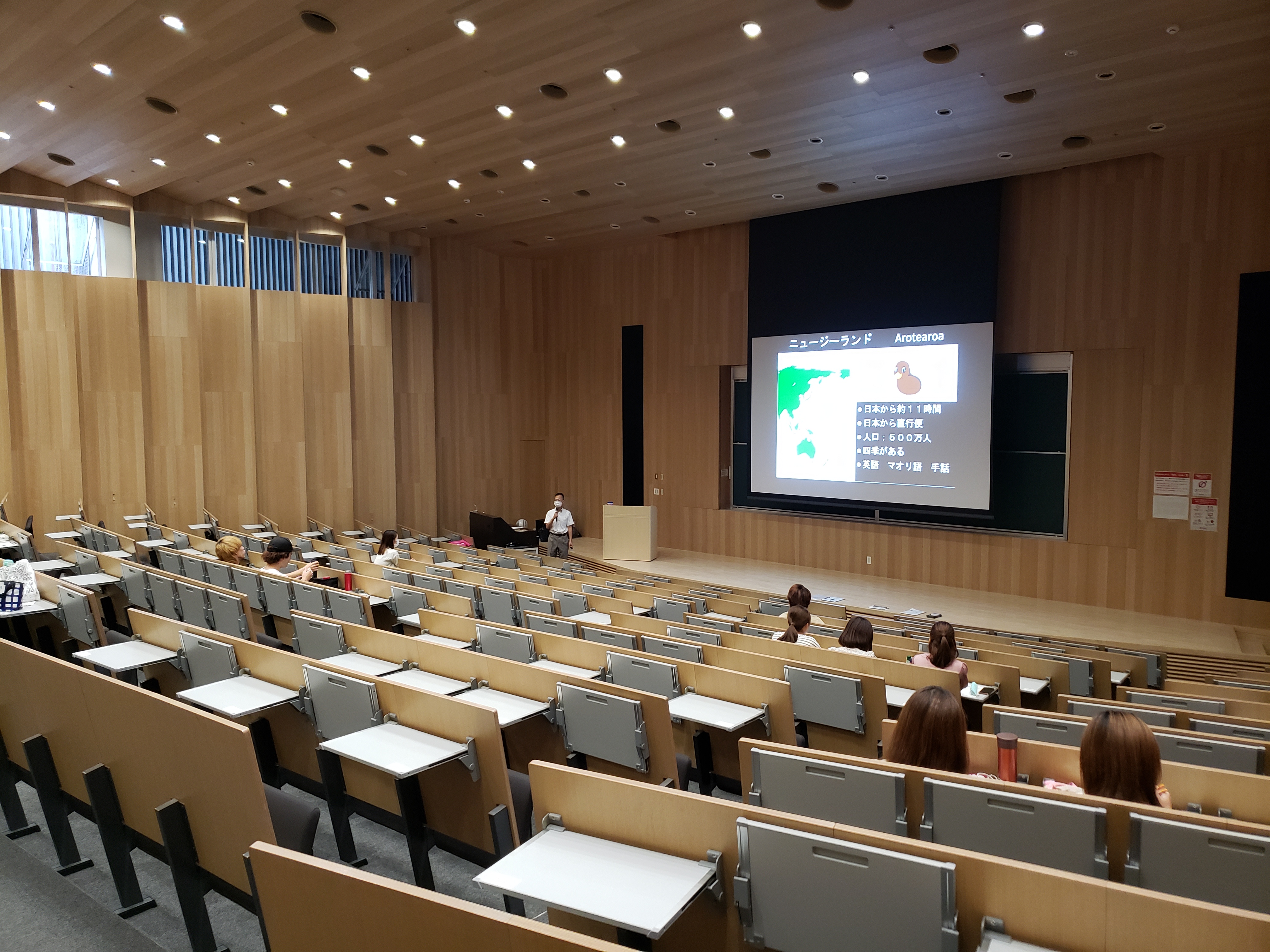 大学での留学説明会の様子